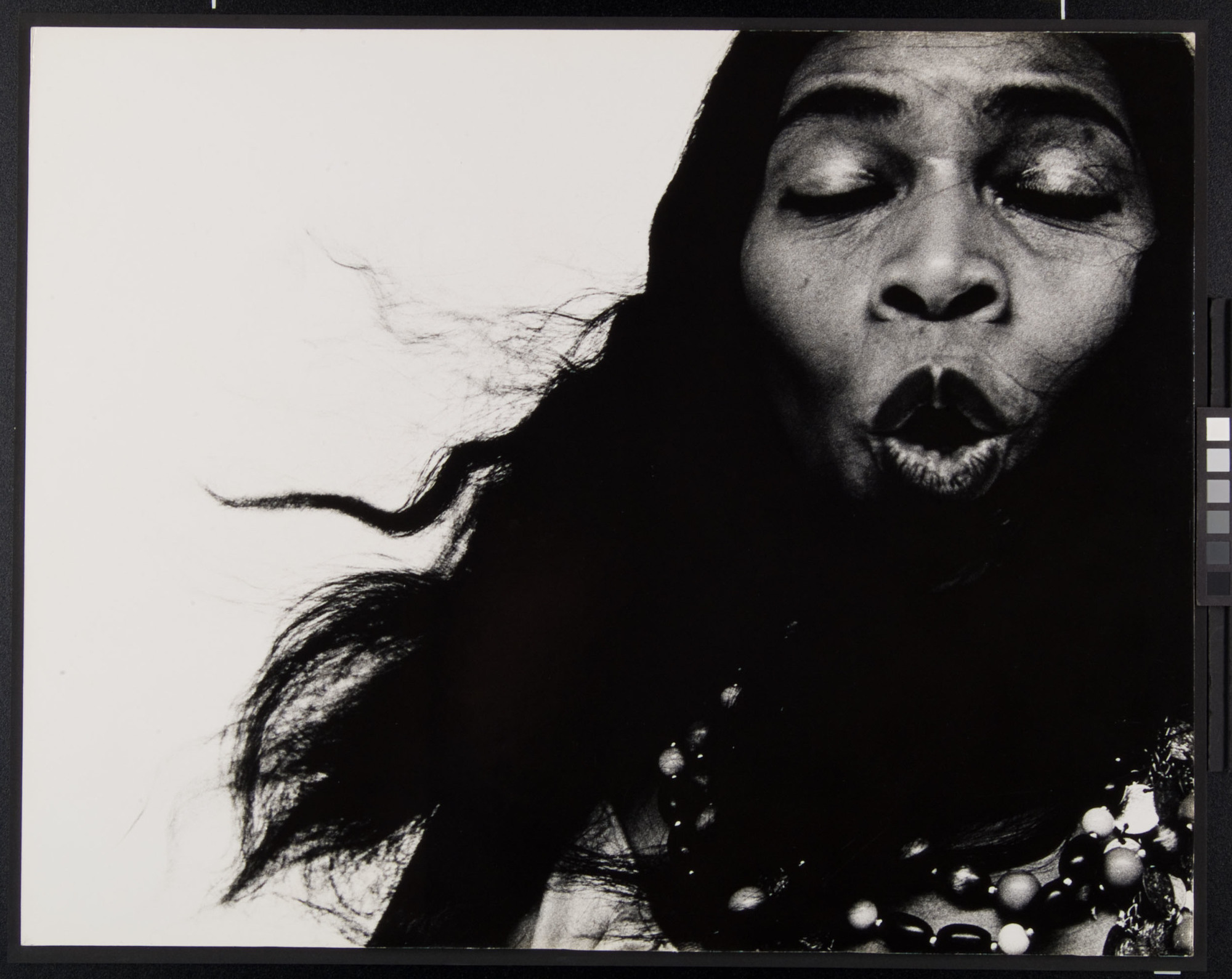 Photographer'S Lens On Sin:  April'S Editorial - 1qpsspa